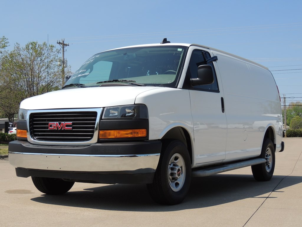 2024 GMC Savana Image 2