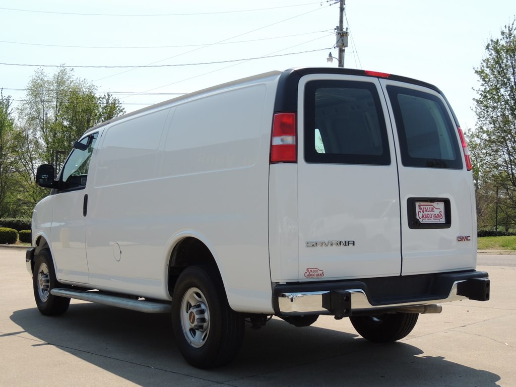 2024 GMC Savana Image 3