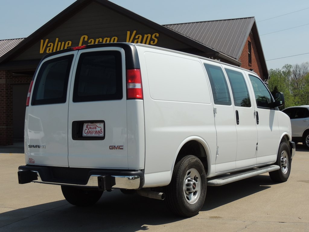 2024 GMC Savana Image 4