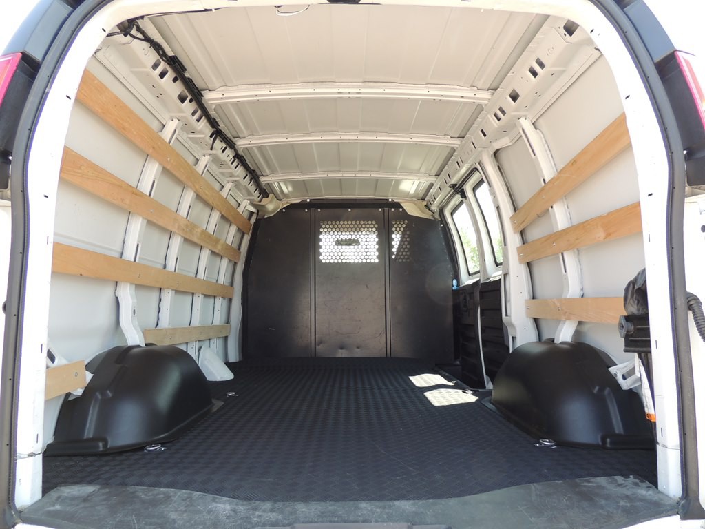 2024 GMC Savana Image 6