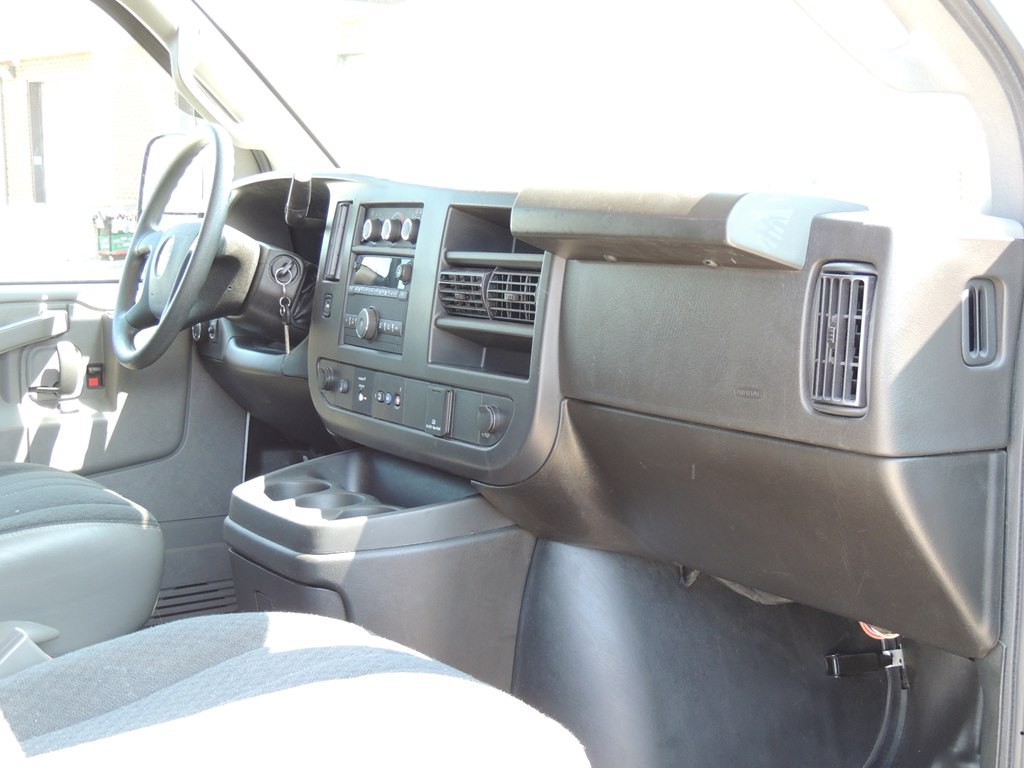 2024 GMC Savana Image 11