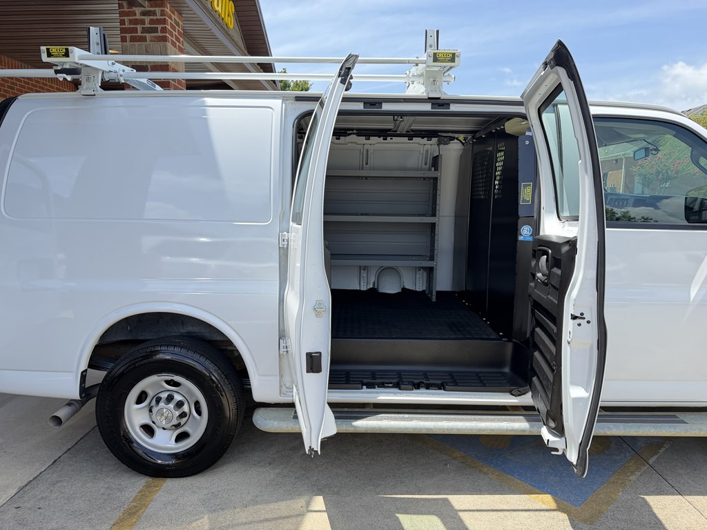 2024 Chevrolet Express Image 15