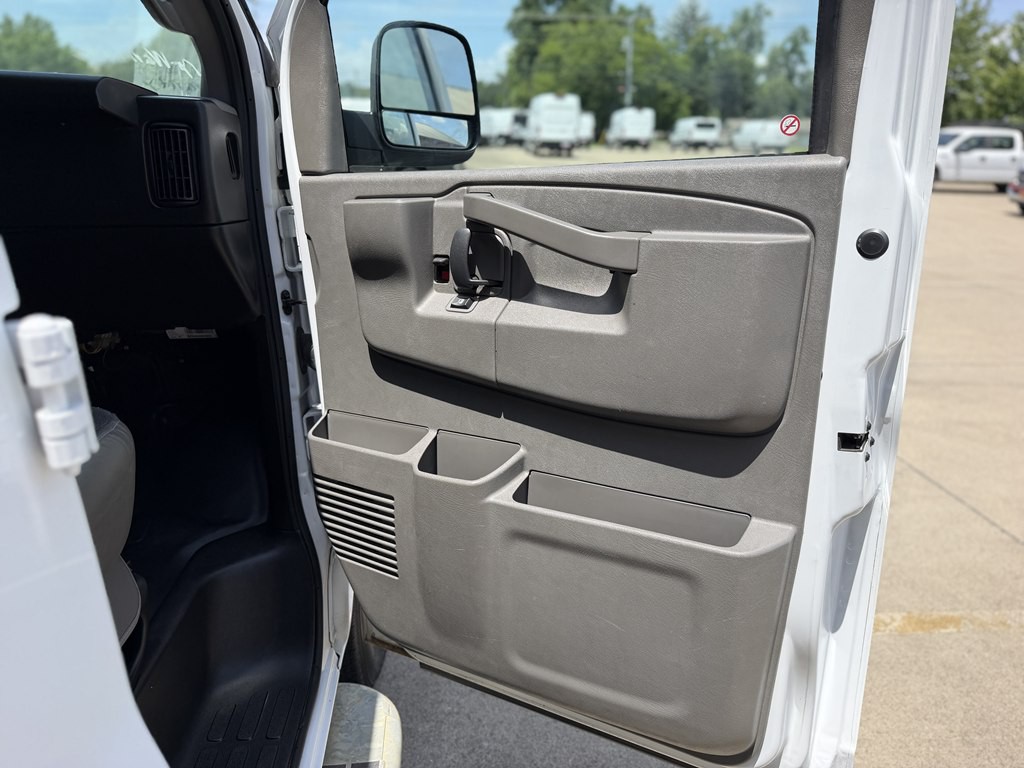 2024 Chevrolet Express Image 23