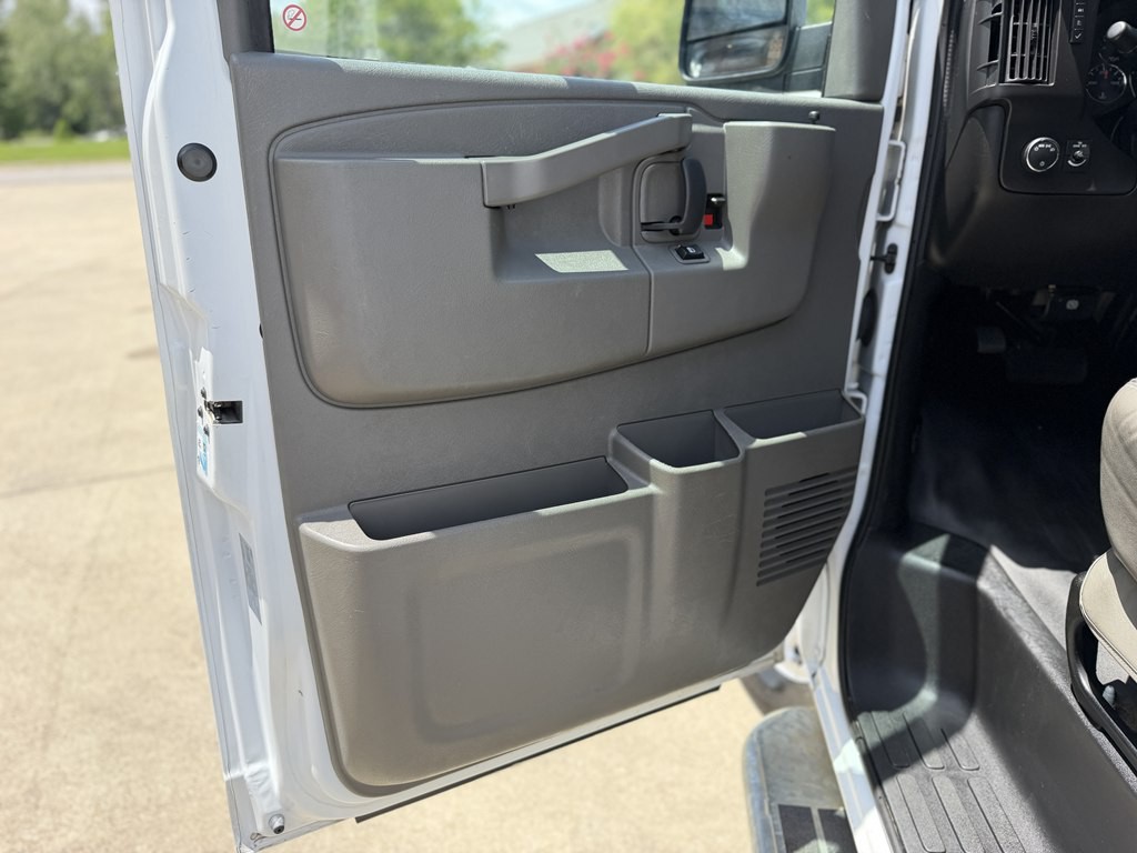 2024 Chevrolet Express Image 27