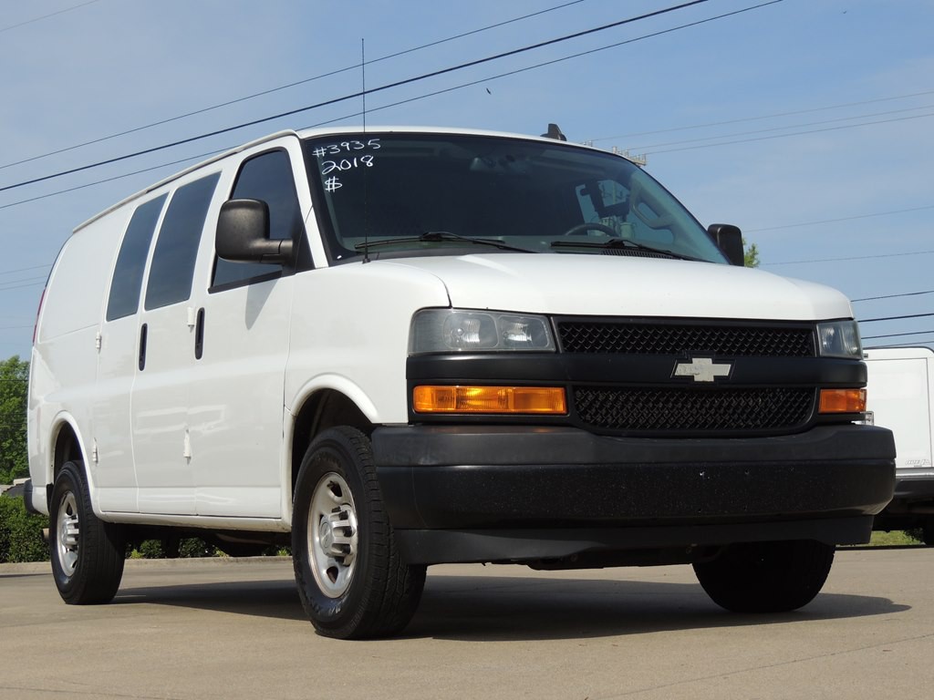 2018 Chevrolet Express Image 1