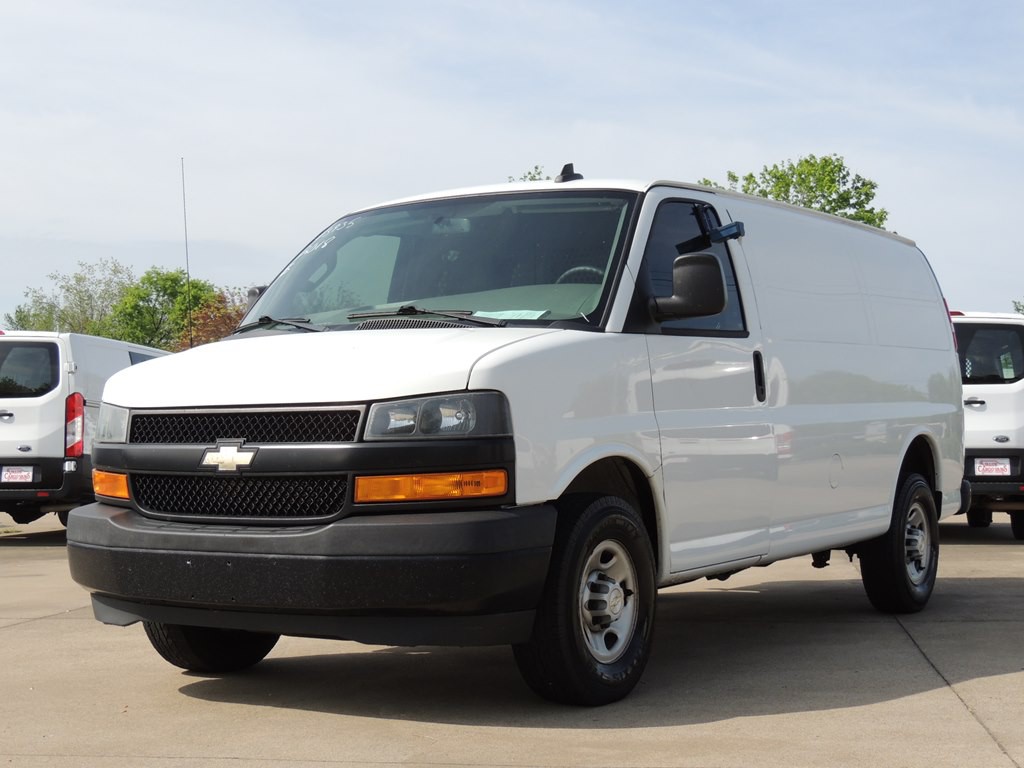 2018 Chevrolet Express Image 2