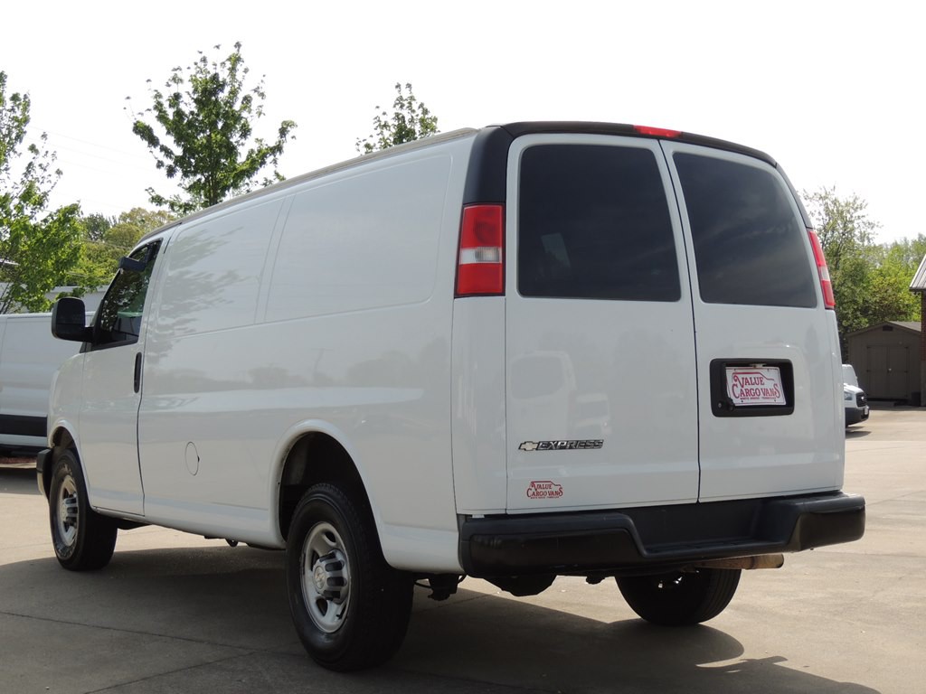 2018 Chevrolet Express Image 3