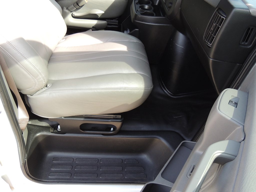 2018 Chevrolet Express Image 10