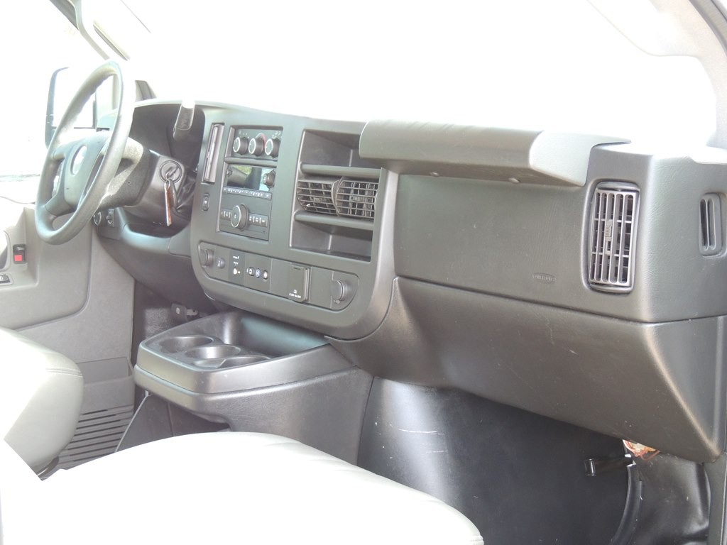 2018 Chevrolet Express Image 12