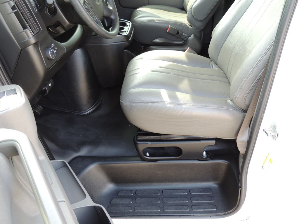 2018 Chevrolet Express Image 13