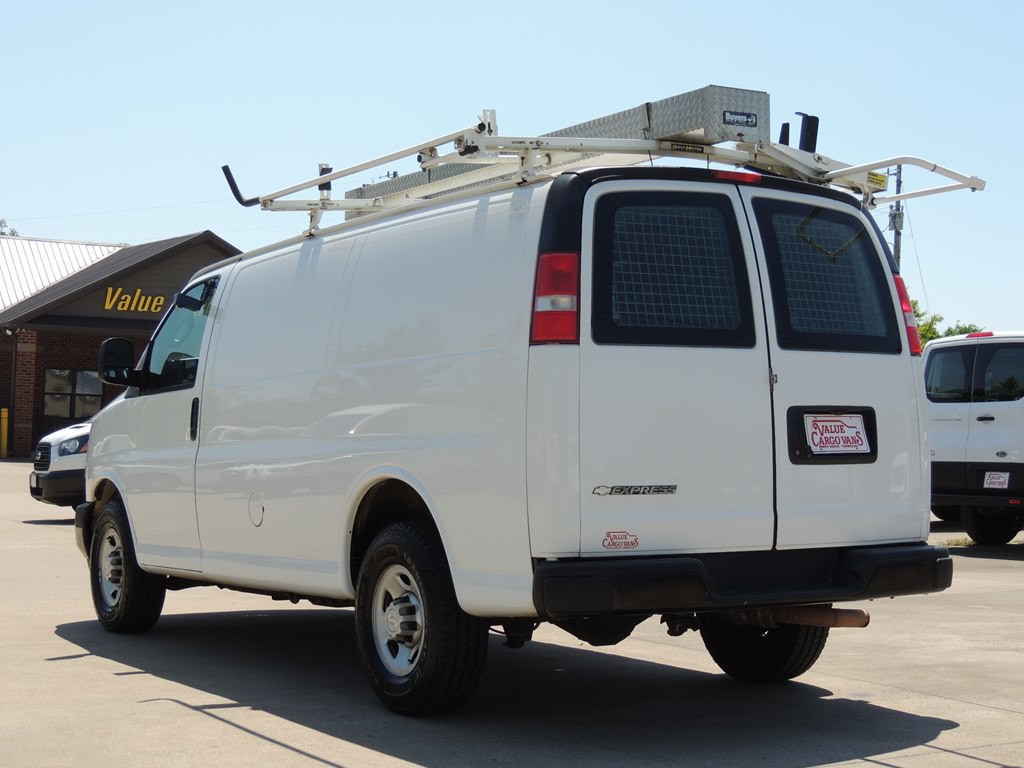2019 Chevrolet Express Image 3
