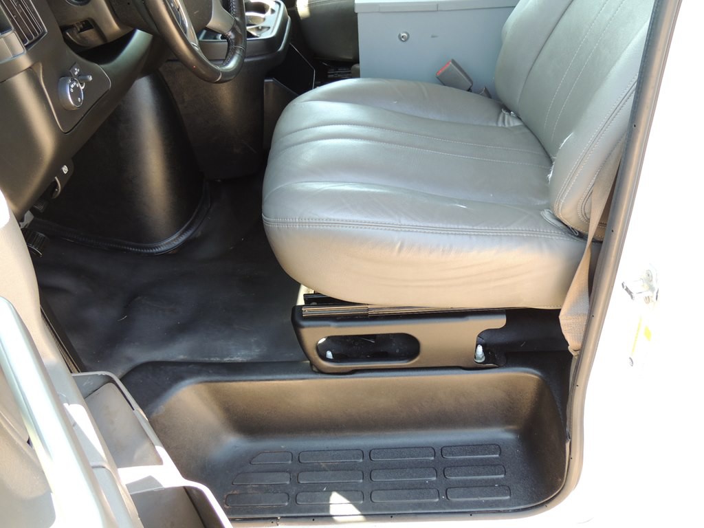 2019 Chevrolet Express Image 16