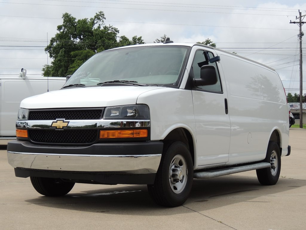 2025 Chevrolet Express Image 2