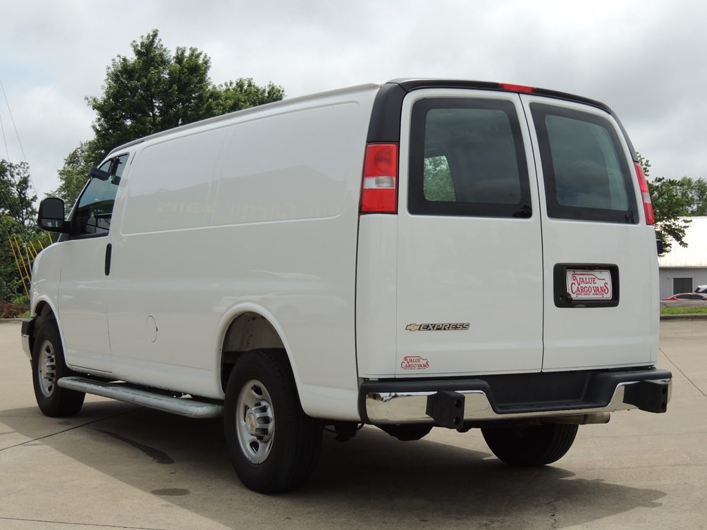 2025 Chevrolet Express Image 3