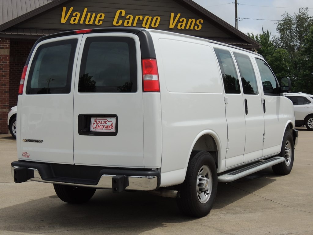 2025 Chevrolet Express Image 4