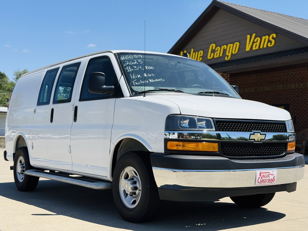 2025 Chevrolet Express Image 1