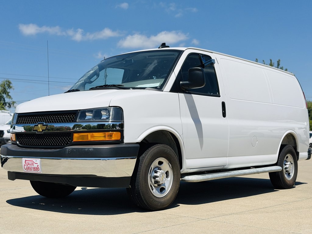2025 Chevrolet Express Image 3