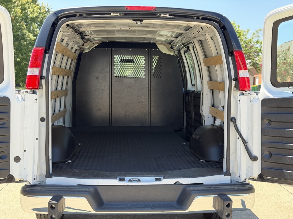 2025 Chevrolet Express Image 8