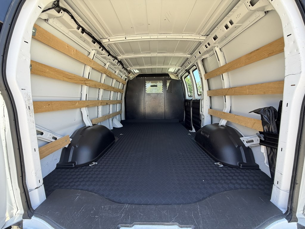 2025 Chevrolet Express Image 9