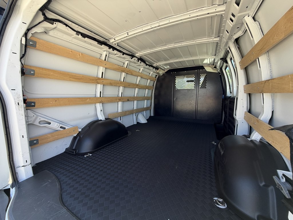 2025 Chevrolet Express Image 10