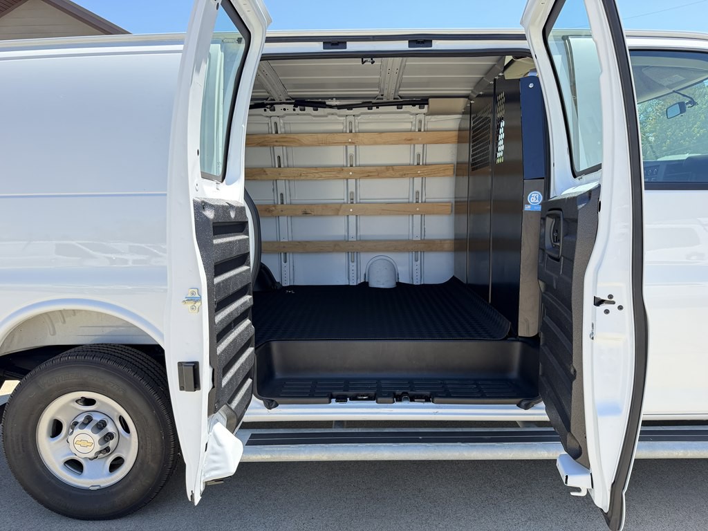 2025 Chevrolet Express Image 11