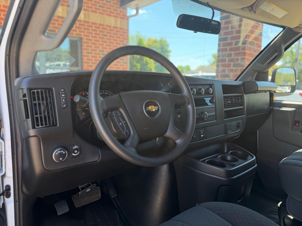2025 Chevrolet Express Image 18
