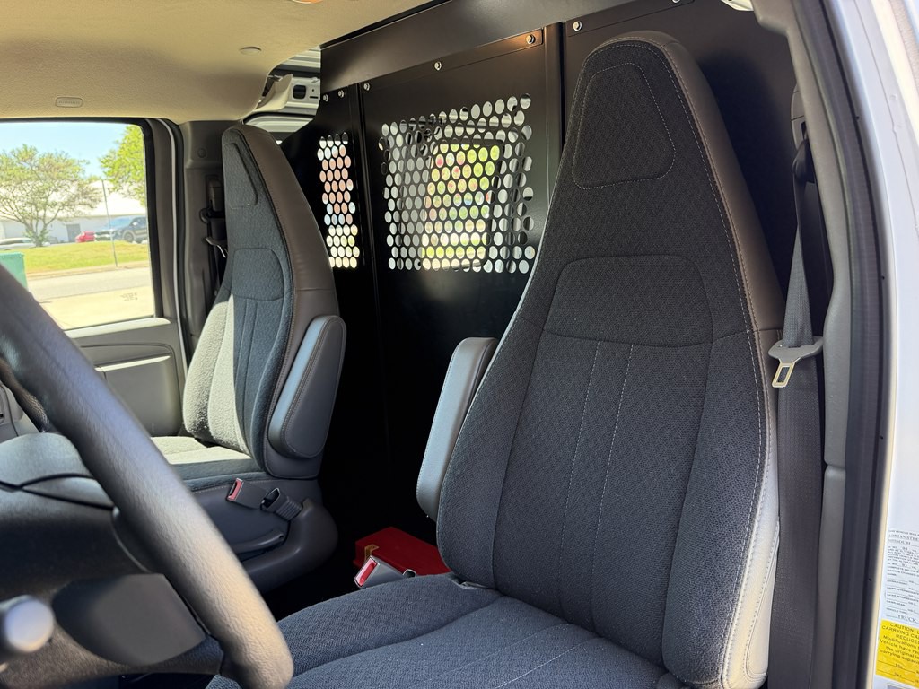 2025 Chevrolet Express Image 19