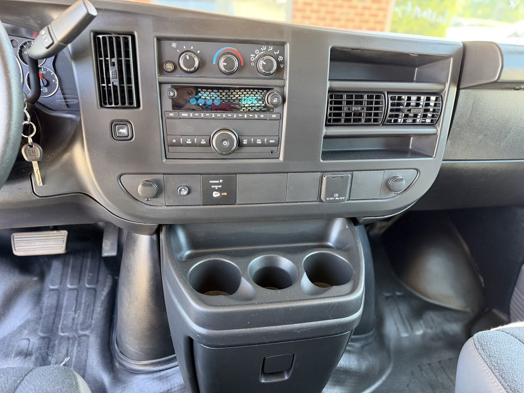 2025 Chevrolet Express Image 23