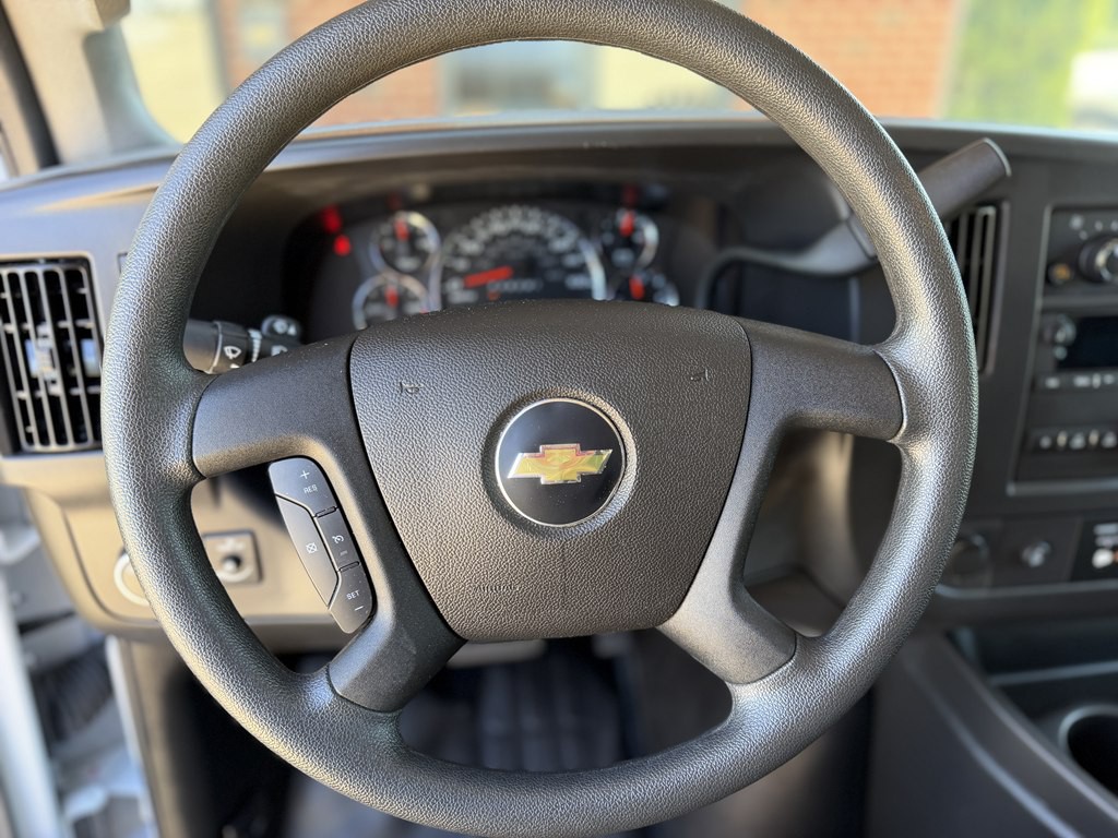 2025 Chevrolet Express Image 24