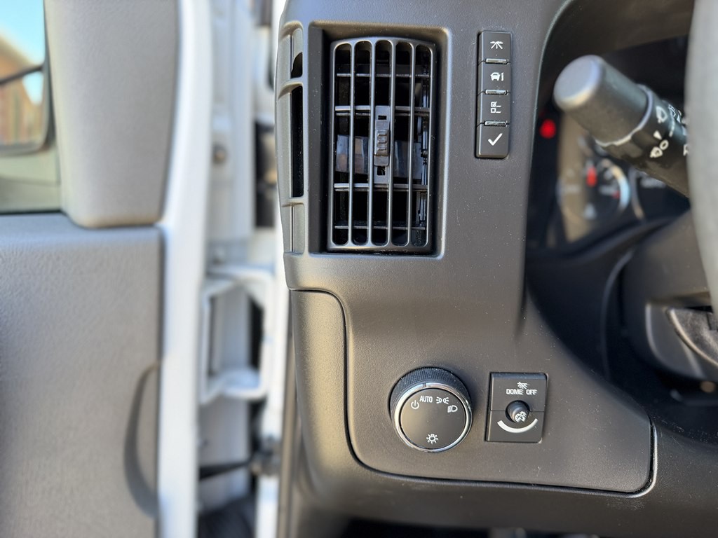 2025 Chevrolet Express Image 25