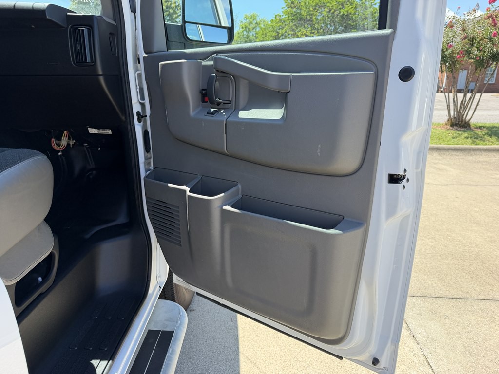 2025 Chevrolet Express Image 28