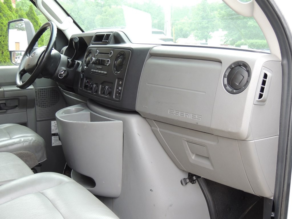 2019 Ford Econoline Image 9