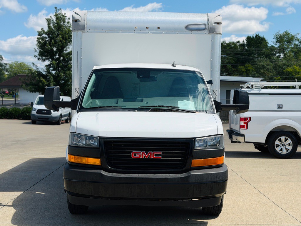 2021 GMC Savana Image 2