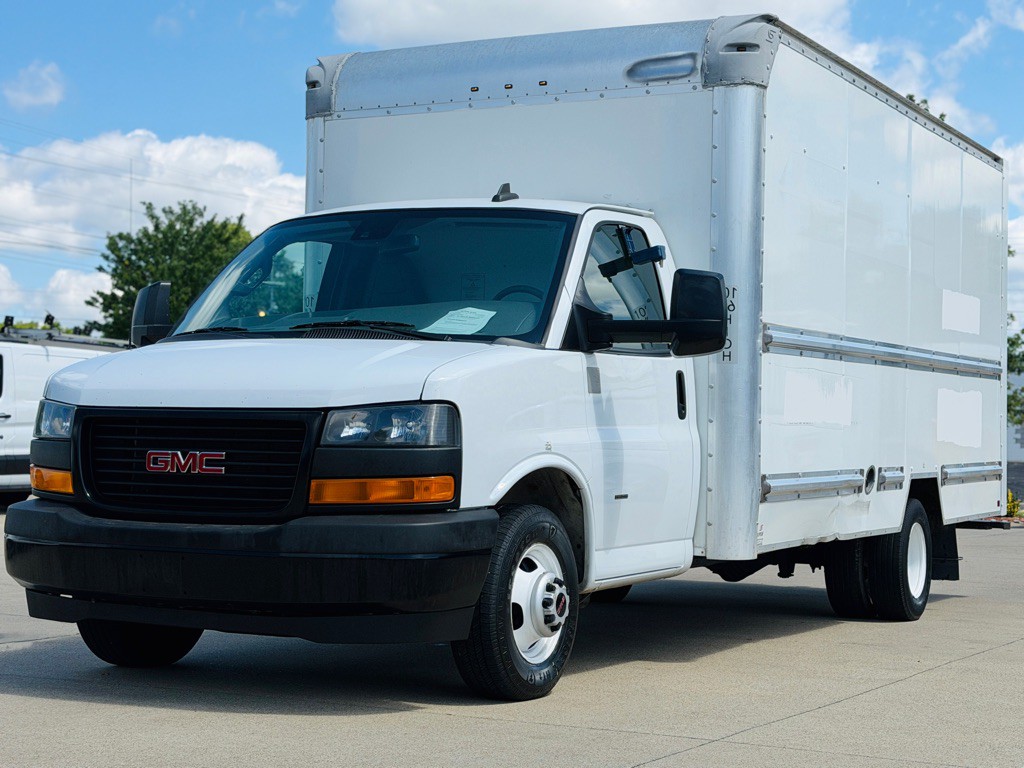 2021 GMC Savana Image 3