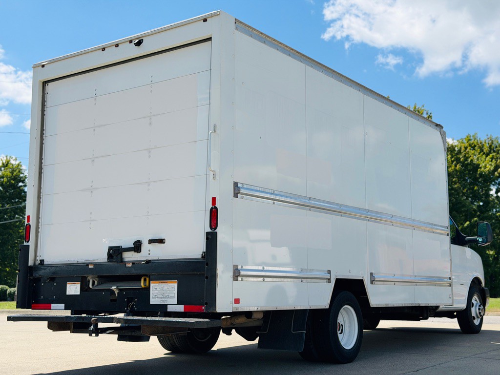 2021 GMC Savana Image 5
