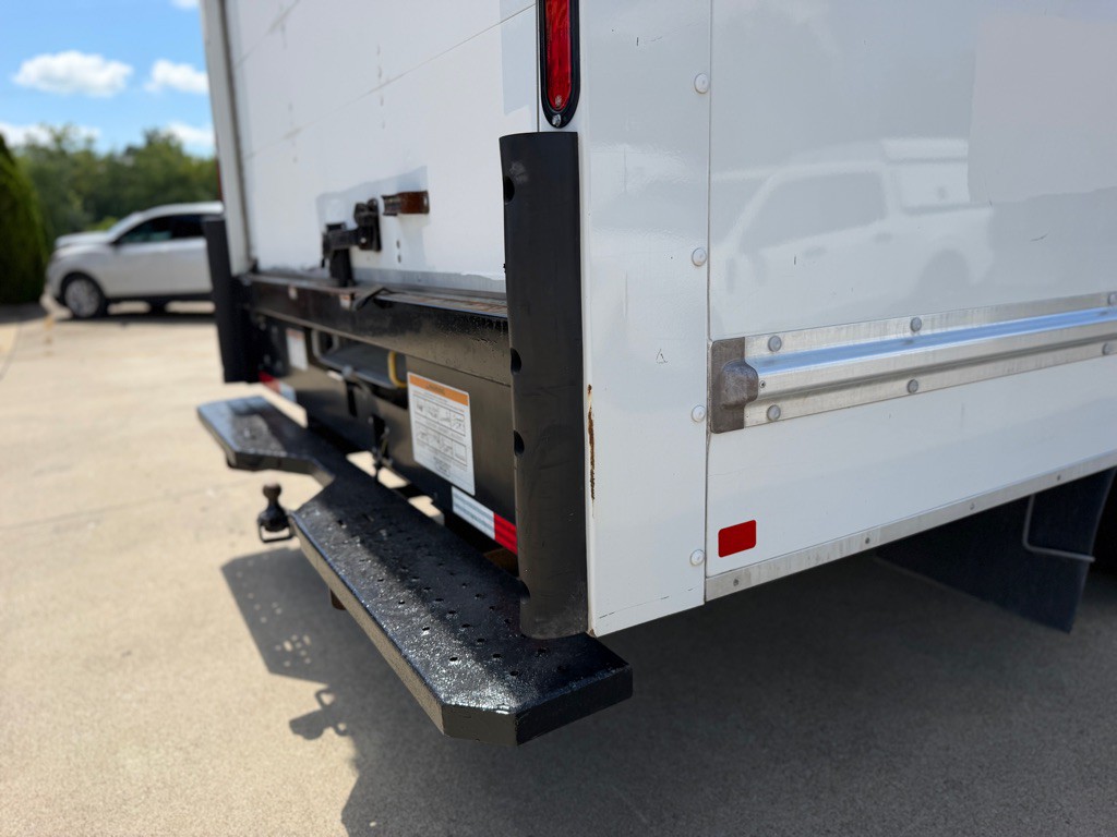 2021 GMC Savana Image 10