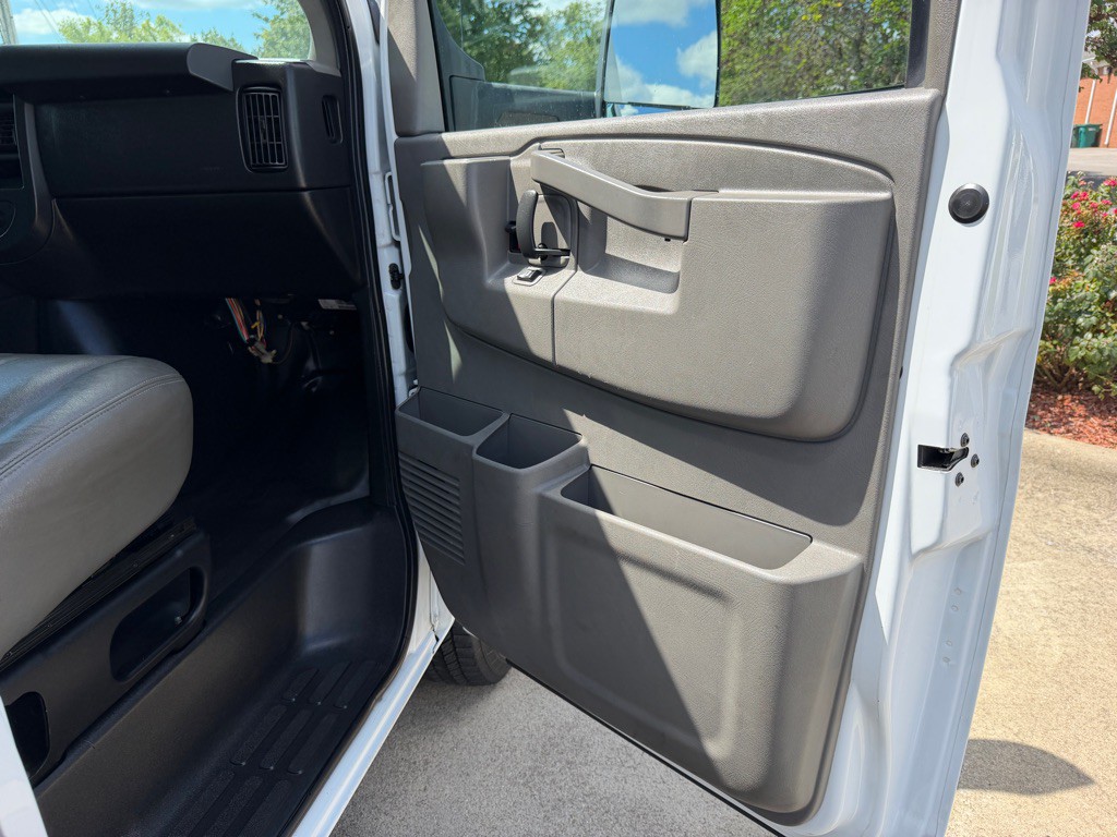2021 GMC Savana Image 16