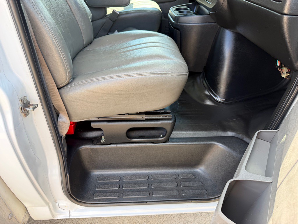 2021 GMC Savana Image 17
