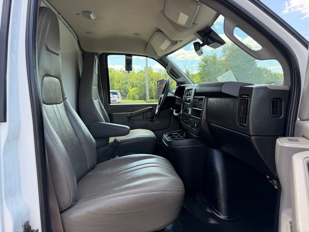 2021 GMC Savana Image 19
