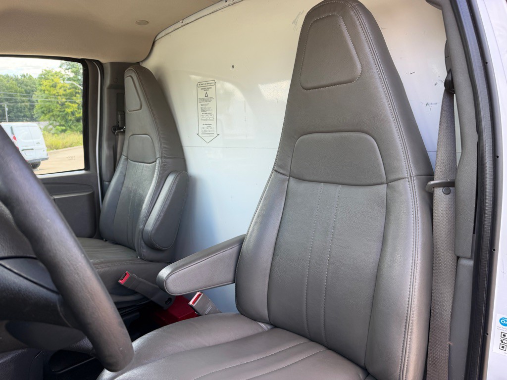 2021 GMC Savana Image 22