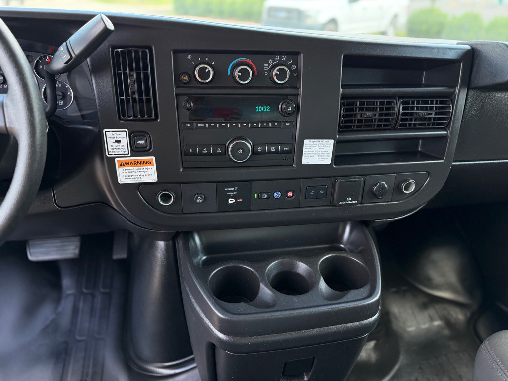 2021 GMC Savana Image 26