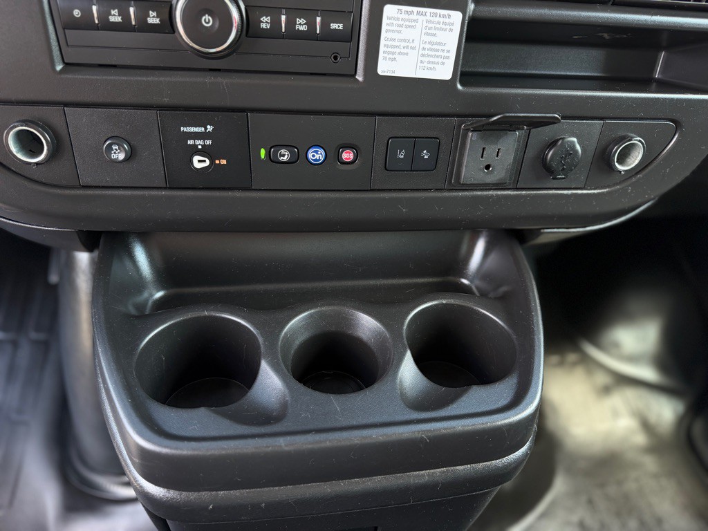 2021 GMC Savana Image 27