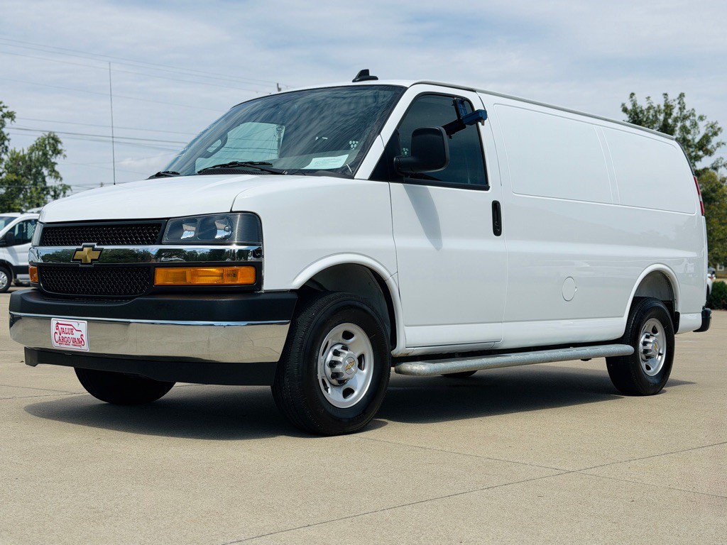 2025 Chevrolet Express Image 2