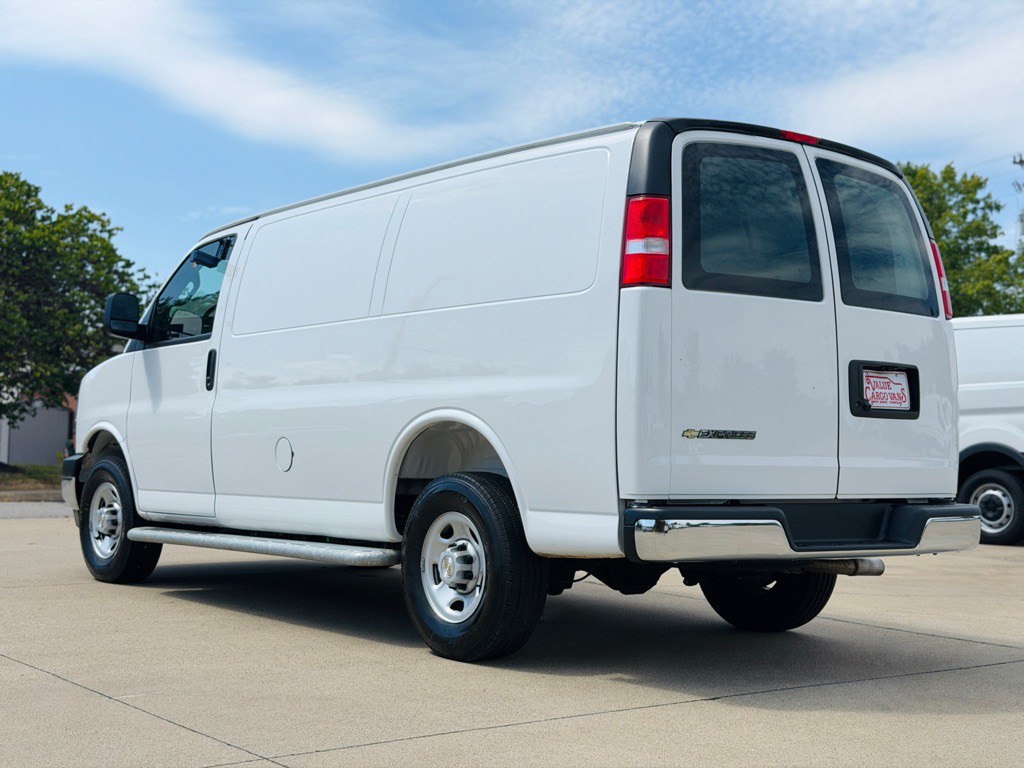 2025 Chevrolet Express Image 3