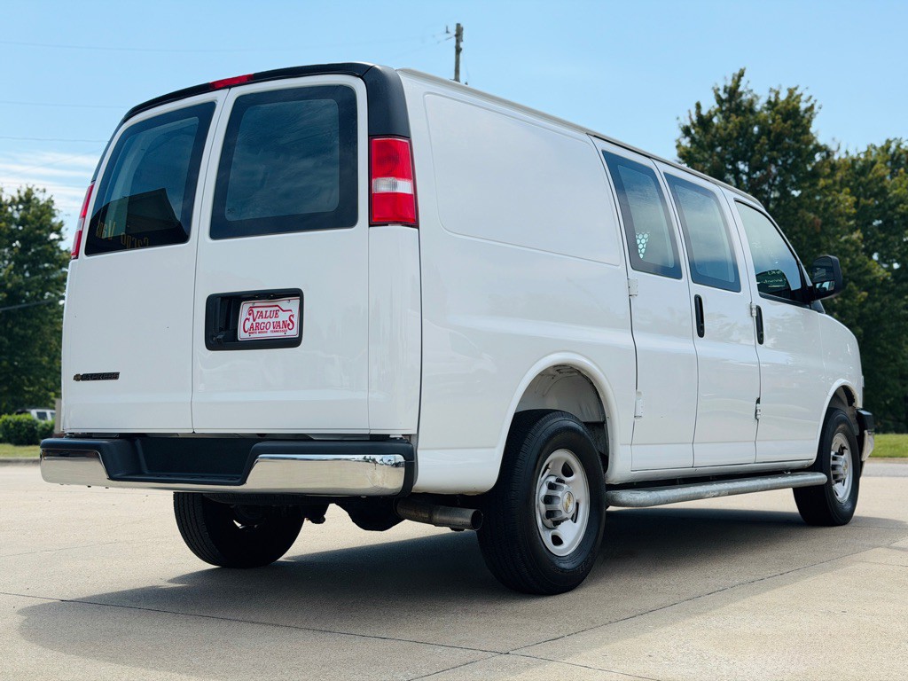 2025 Chevrolet Express Image 4