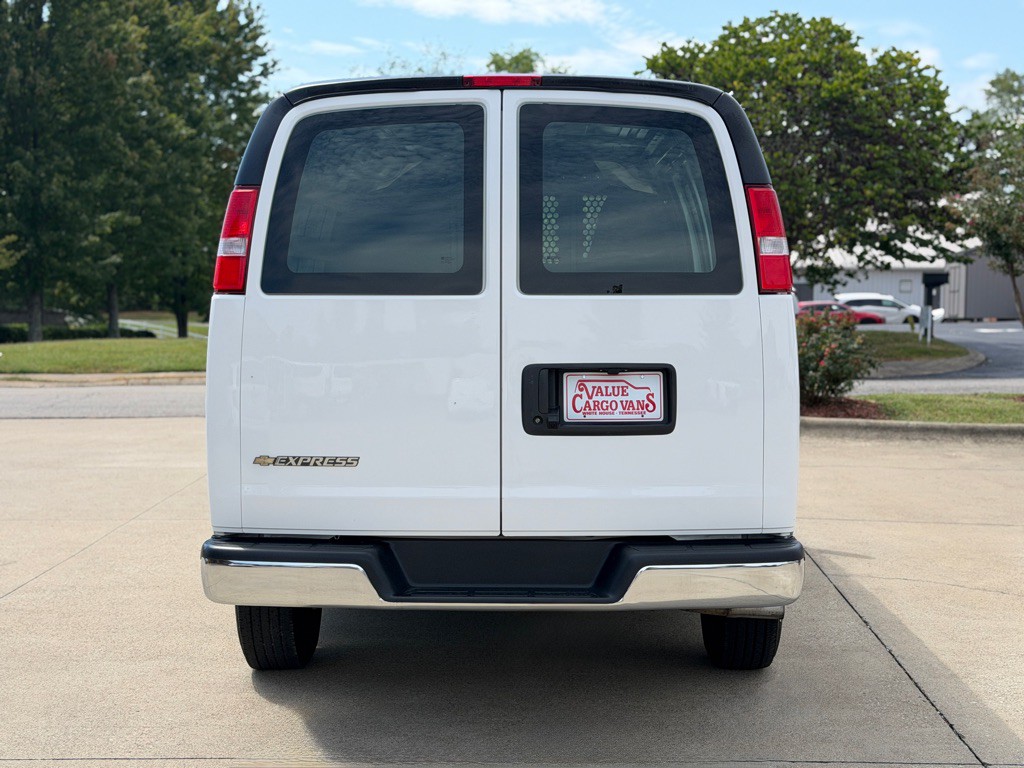 2025 Chevrolet Express Image 5