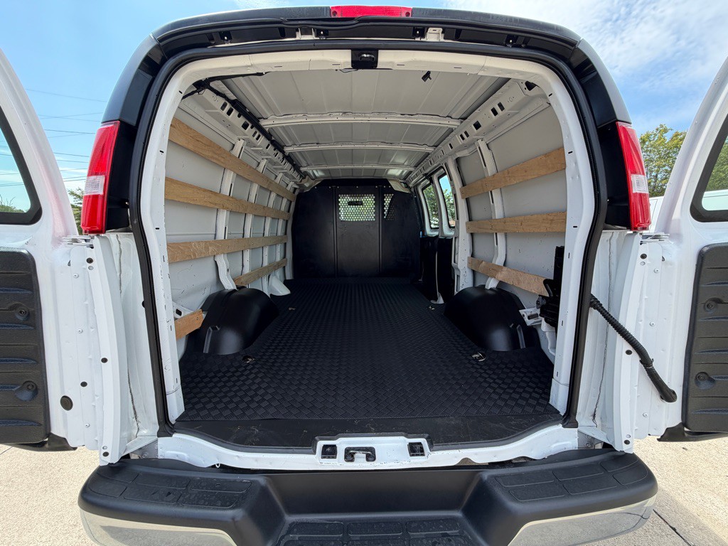 2025 Chevrolet Express Image 8