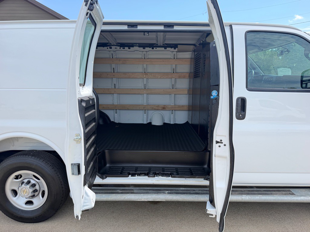 2025 Chevrolet Express Image 11