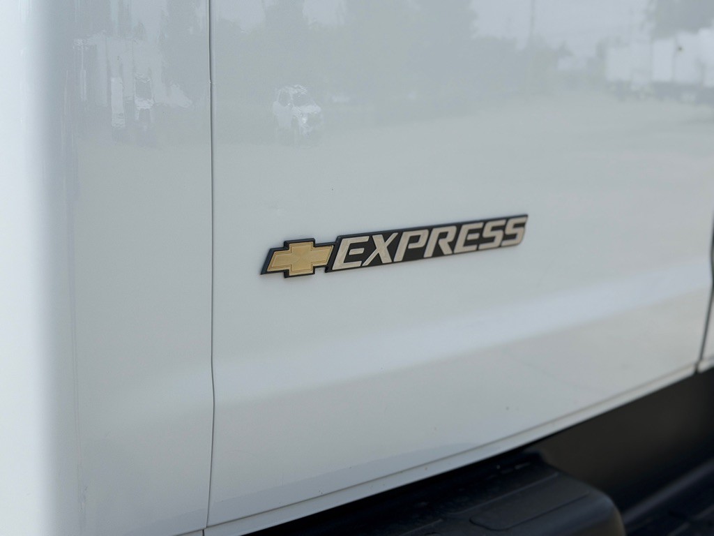 2025 Chevrolet Express Image 13