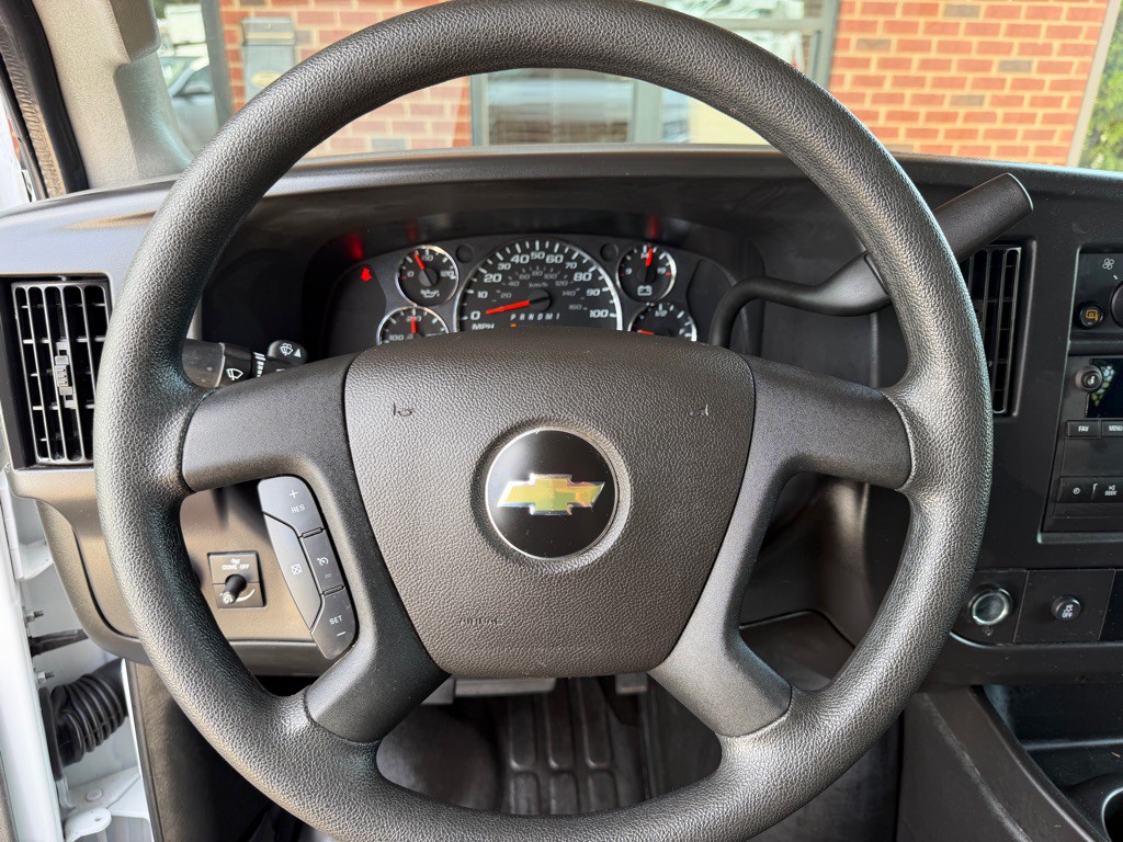 2025 Chevrolet Express Image 18